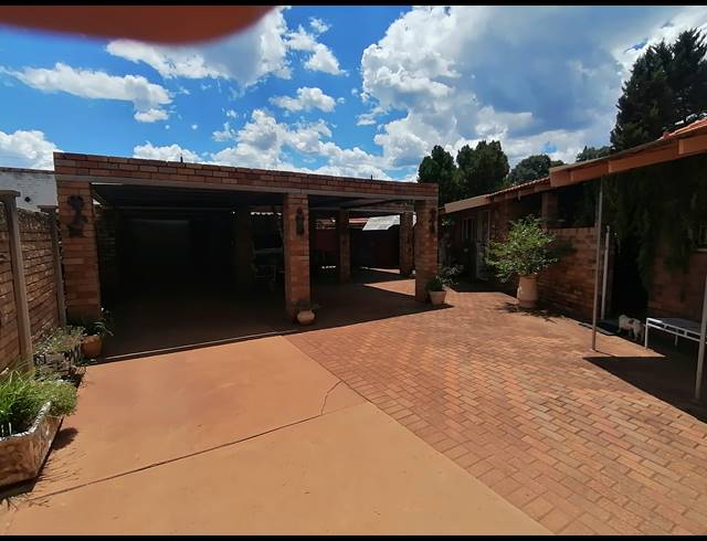 4 BEDROOM FREESTANDING SOLD IN STILFONTEIN EXT 2